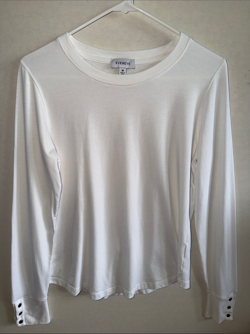 Evereve White Long-Sleeve Crewneck Top with Snap Cuffs